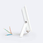 Projecteur LED extérieur blanc, boîtier fin rectangulaire, support réglable et fils d'alimentation apparents