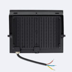 Projecteur LED noir rectangulaire, dos à ailettes, câble d'alimentation à conducteurs dénudés