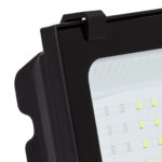 Projecteur LED extérieur rectangulaire noir, matrice de LED visible et boîtier métallique avec dissipateur