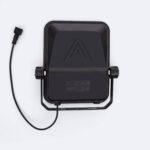 Projecteur solaire rectangulaire noir avec support réglable et câble de connexion pour installation extérieure