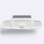 Projecteur solaire LED blanc à trois panneaux, capteur de mouvement central et panneau solaire supérieur