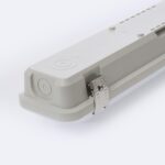 Réglette étanche LED blanche, corps plastique, diffuseur opalin, fixation par clips métalliques