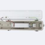 Réglette étanche LED blanche boîtier plastique IP65 avec driver interne et câblage visible