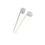 Réglette LED étanche blanche avec diffuseur opale et embouts gris, fixation en surface