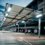 Réglette étanche slim plafond pour deux tubes LED, finition blanche, montage sous abri de parking