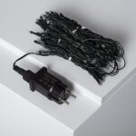 Guirlande LED noire avec câble sombre, petites LED et prise secteur