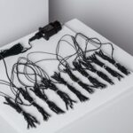 Guirlande LED rideau noire à fils courts avec transformateur et multiples brins lumineux