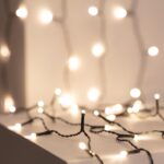 Guirlande LED noire à petites ampoules blanc chaud, câbles fins en rideau décoratif