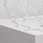 Guirlande LED à fil argenté avec petites lampes LED espacées