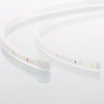 Ruban LED flexible en gaine transparente avec LED SMD2835 et embout de connexion
