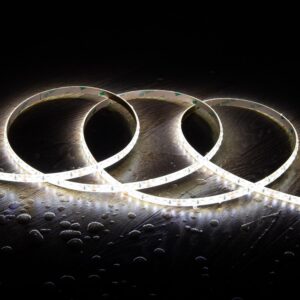 Ruban LED 24V SMD 120 LED/m 5m 10W/m 1000lm/m Largeur 8mm Coupe 5cm IP65 Blanc froid 6000K