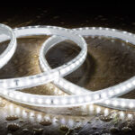 Ruban LED étanche blanc froid, gainé silicone flexible enroulé avec leds visibles