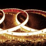 Ruban LED flexible silicone SMD émettant lumière blanc chaud, bande étanche pour éclairage extérieur