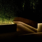 Ruban LED extérieur blanc chaud, bande lumineuse encastrée le long d'un muret et d'escaliers