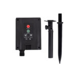 Contrôleur solaire noir en plastique avec bouton marche/arrêt et piquet de fixation