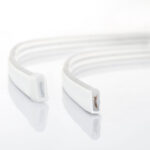 Ruban néon LED flexible blanc en silicone, section découpée montrant conducteurs cuivre