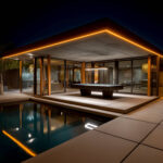 Ruban LED néon orange en contour de toiture extérieure, éclairage linéaire au-dessus d'une piscine