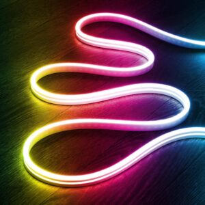 Ruban LED néon flexible RGB multicolore en S sur surface sombre
