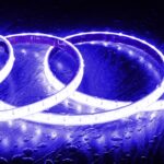 Ruban LED RGB silicone flexible étanche en bobine, lumière violette sur surface mouillée