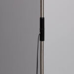 Piquet solaire tube métallique avec connexion noire et câble apparent