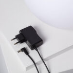 Adaptateur secteur noir avec fiche Euro et câble à connecteur DC coudé