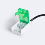 Connecteur électrique rapide blanc avec capot vert et câble noir, bornier compact