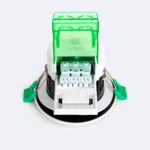 Spot encastrable LED rond blanc avec connecteur vert visible et ressorts de fixation