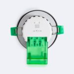 Spot encastrable LED rond blanc, connecteur électrique vert, clips de fixation et bague métal