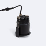 Spot encastrable noir cylindrique avec dissipateur à ailettes et connecteur câble