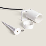 Spot extérieur GU10 blanc sur piquet démontable, tête orientable et câble visible