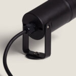 Spot extérieur noir cylindrique avec support orientable sur piquet et joint presse-étoupe pour câble