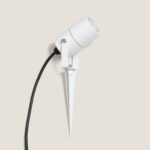 Spot extérieur sur piquet blanc pour ampoule GU10, corps orientable avec câble noir