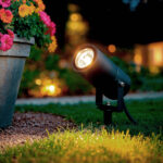 Spot sur piquet noir cylindrique orientable, ampoule GU10, installation sol extérieur