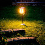 Spot extérieur sur piquet noir, tête carrée à quatre LED, éclairage ciblé pour pelouse