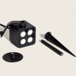 Spot extérieur LED noir boîtier carré quatre LED visibles avec piquet et platine de fixation