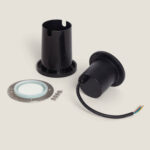Spot encastrable au sol noir, bague inox ronde, verre et câble électrique