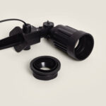 Spot sur piquet noir, tête cylindrique orientable avec support de fixation