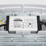 Driver LED Philips Xitanium rectangulaire métal blanc, dimmable 1-10V, monté dans plafonnier étanche