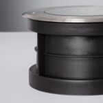 Spot encastrable au sol corps noir mat avec anneau inox circulaire