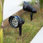 Spot LED extérieur noir sur piquet, tête orientable avec matrice de LED, boîtier métallique