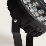 Spot LED extérieur noir à fixation orientable, boîtier aluminium avec multiples lentilles LED circulaires