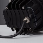 Spot LED encastrable noir, boîtier aluminium avec dissipateur à ailettes et presse-étoupe pour câble