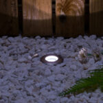 Spot encastrable au sol rond mini, lumière blanc froid 6000K, bord métal foncé