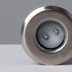 Spot encastrable extérieur rond inox brossé à deux LED, pour encastrement au sol