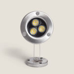 Spot LED inox orientable sur support, corps rond avec trois LEDs visibles