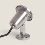 Spot extérieur inox orientable sur support rond, finition brossée, câble d'alimentation visible