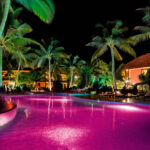 Spot LED piscine inox submersible RGBW, éclairage violet du bassin