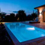 Spot LED piscine submersible, lumière bleue immergée encastrée dans la paroi