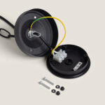 Rosace de plafond métal noir ronde avec borne de connexion et vis de fixation