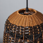 Suspension en osier tressé marron et noir, forme cloche, cordon noir